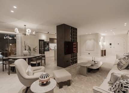 ELEVATED 4-BEDROOM APARTMENT WITH PANORAMIC SEA VIEWS IN NUEVA ANDALUCÍA