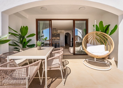 REFINED TOWNHOUSE WITH PANORAMIC SEA AND MOUNTAIN VIEWS IN LOS ARQUEROS