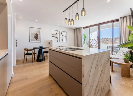 REFINED TOWNHOUSE WITH PANORAMIC SEA AND MOUNTAIN VIEWS IN LOS ARQUEROS
