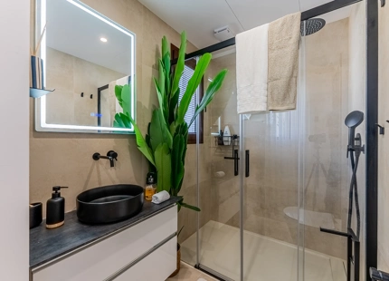 REFINED TOWNHOUSE WITH PANORAMIC SEA AND MOUNTAIN VIEWS IN LOS ARQUEROS