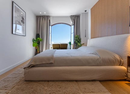 REFINED TOWNHOUSE WITH PANORAMIC SEA AND MOUNTAIN VIEWS IN LOS ARQUEROS