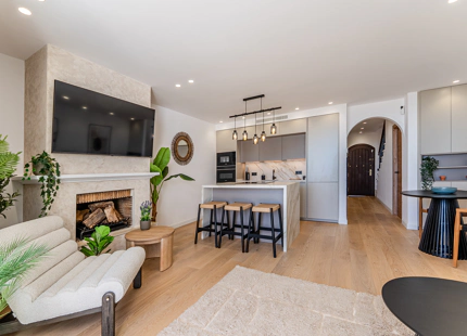 REFINED TOWNHOUSE WITH PANORAMIC SEA AND MOUNTAIN VIEWS IN LOS ARQUEROS