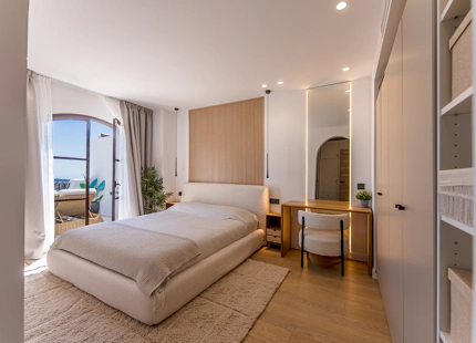 REFINED TOWNHOUSE WITH PANORAMIC SEA AND MOUNTAIN VIEWS IN LOS ARQUEROS
