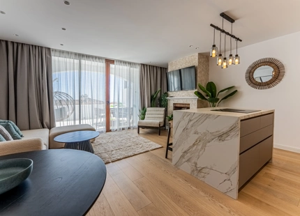 REFINED TOWNHOUSE WITH PANORAMIC SEA AND MOUNTAIN VIEWS IN LOS ARQUEROS