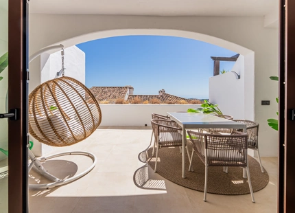REFINED TOWNHOUSE WITH PANORAMIC SEA AND MOUNTAIN VIEWS IN LOS ARQUEROS