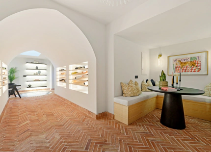 VILLA CON DISEÑO ÚNICO Y VISTAS PANORÁMICAS EN VENTA EN NUEVA ANDALUCÍA