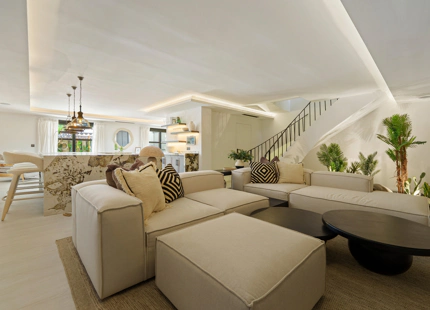VILLA CON DISEÑO ÚNICO Y VISTAS PANORÁMICAS EN VENTA EN NUEVA ANDALUCÍA