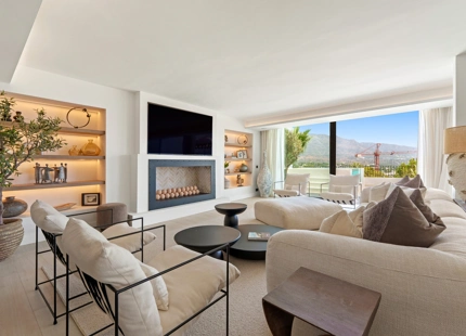 VILLA CON DISEÑO ÚNICO Y VISTAS PANORÁMICAS EN VENTA EN NUEVA ANDALUCÍA