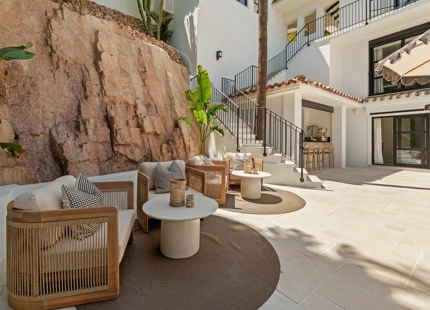 VILLA CON DISEÑO ÚNICO Y VISTAS PANORÁMICAS EN VENTA EN NUEVA ANDALUCÍA