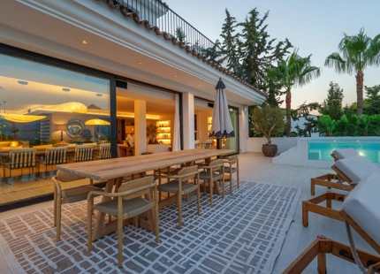 VILLA CON DISEÑO ÚNICO Y VISTAS PANORÁMICAS EN VENTA EN NUEVA ANDALUCÍA