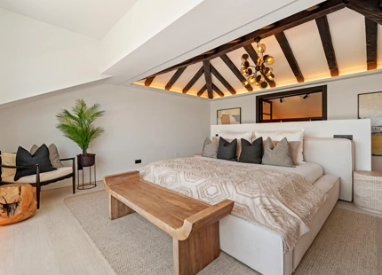 VILLA CON DISEÑO ÚNICO Y VISTAS PANORÁMICAS EN VENTA EN NUEVA ANDALUCÍA