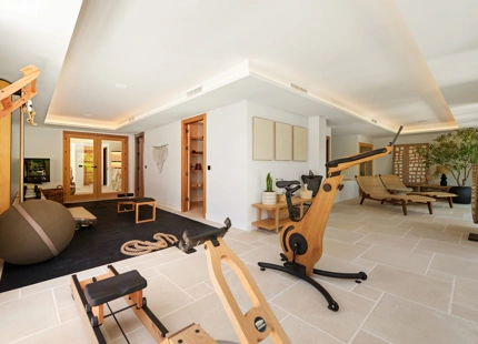 VILLA CON DISEÑO ÚNICO Y VISTAS PANORÁMICAS EN VENTA EN NUEVA ANDALUCÍA