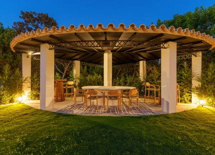 VILLA CON DISEÑO ÚNICO Y VISTAS PANORÁMICAS EN VENTA EN NUEVA ANDALUCÍA