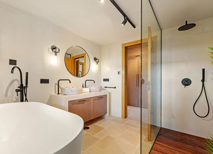 VILLA CON DISEÑO ÚNICO Y VISTAS PANORÁMICAS EN VENTA EN NUEVA ANDALUCÍA