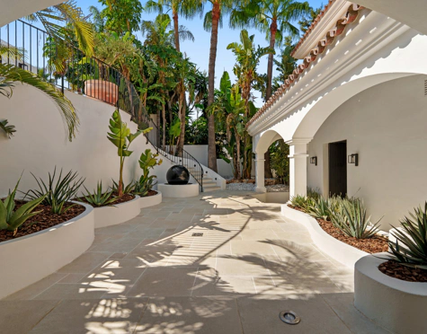 Villa for sale in Nueva Andalucia, Marbella