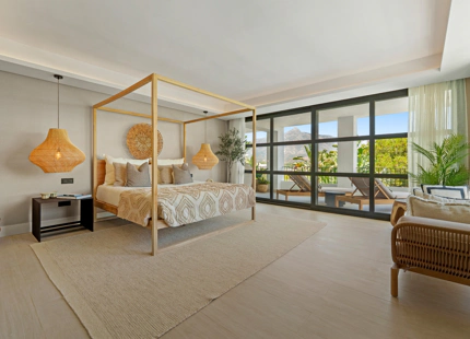 VILLA CON DISEÑO ÚNICO Y VISTAS PANORÁMICAS EN VENTA EN NUEVA ANDALUCÍA