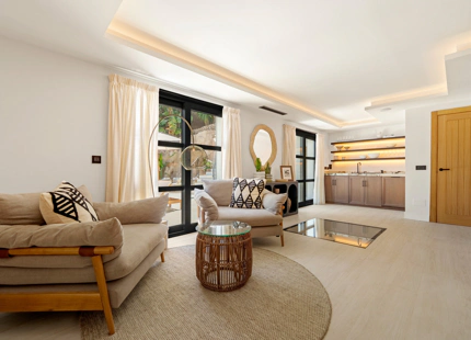 VILLA CON DISEÑO ÚNICO Y VISTAS PANORÁMICAS EN VENTA EN NUEVA ANDALUCÍA