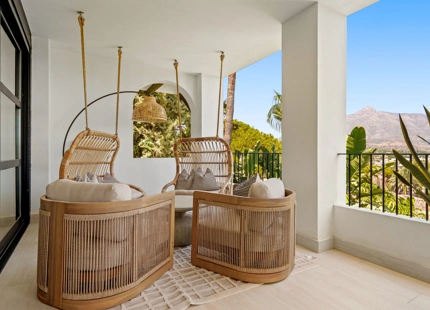 VILLA CON DISEÑO ÚNICO Y VISTAS PANORÁMICAS EN VENTA EN NUEVA ANDALUCÍA