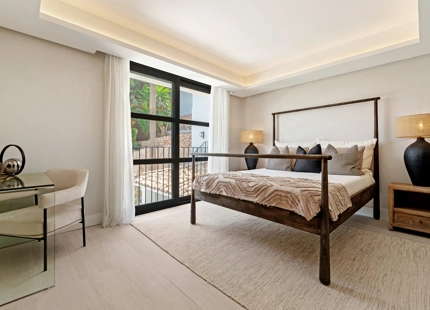 VILLA CON DISEÑO ÚNICO Y VISTAS PANORÁMICAS EN VENTA EN NUEVA ANDALUCÍA