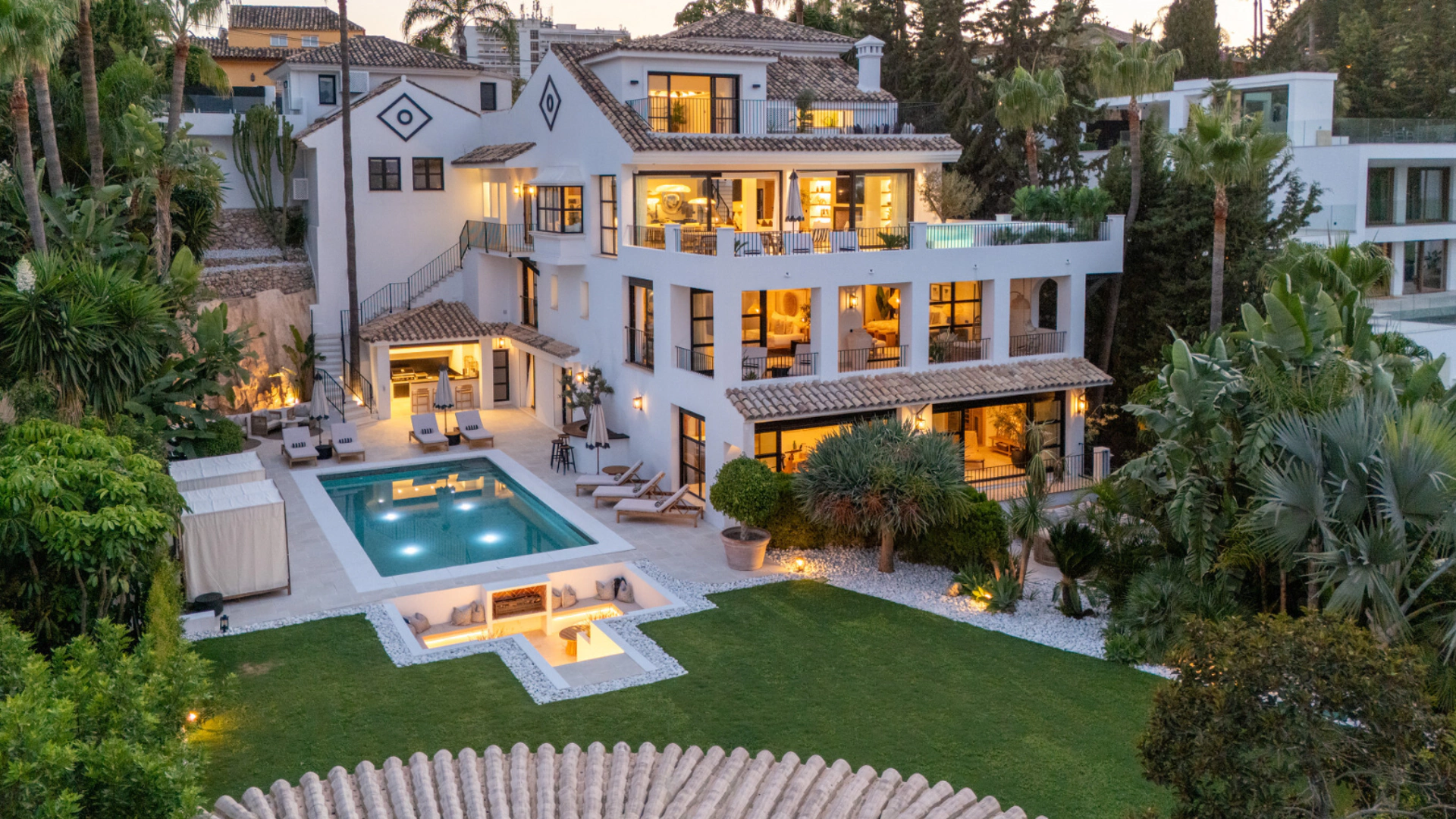Villa en venta en Nueva Andalucia, Marbella