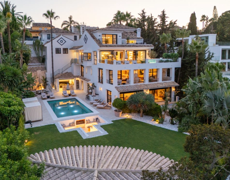 Villa en venta en Nueva Andalucia, Marbella