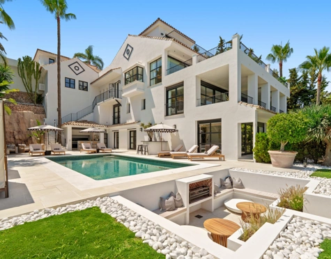 Villa for sale in Nueva Andalucia, Marbella