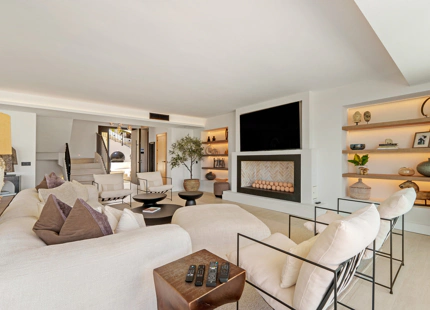 VILLA CON DISEÑO ÚNICO Y VISTAS PANORÁMICAS EN VENTA EN NUEVA ANDALUCÍA