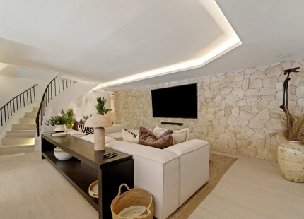VILLA CON DISEÑO ÚNICO Y VISTAS PANORÁMICAS EN VENTA EN NUEVA ANDALUCÍA