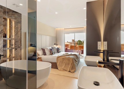 APARTAMENTO DE LUJO FRENTE AL MAR EN LOS GRANADOS DEL MAR, ESTEPONA