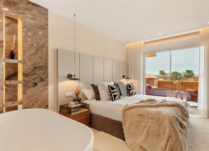 APARTAMENTO DE LUJO FRENTE AL MAR EN LOS GRANADOS DEL MAR, ESTEPONA