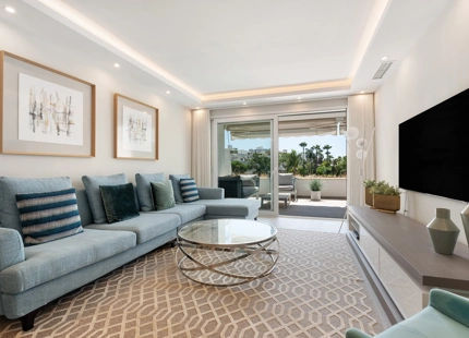 ELEGANTE APARTAMENTO CON TERRAZA Y AMENIDADES PREMIUM EN NUEVA ANDALUCÍA