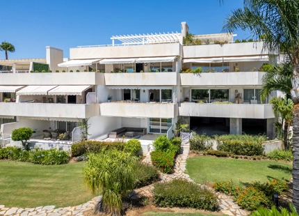 ELEGANTE APARTAMENTO CON TERRAZA Y AMENIDADES PREMIUM EN NUEVA ANDALUCÍA