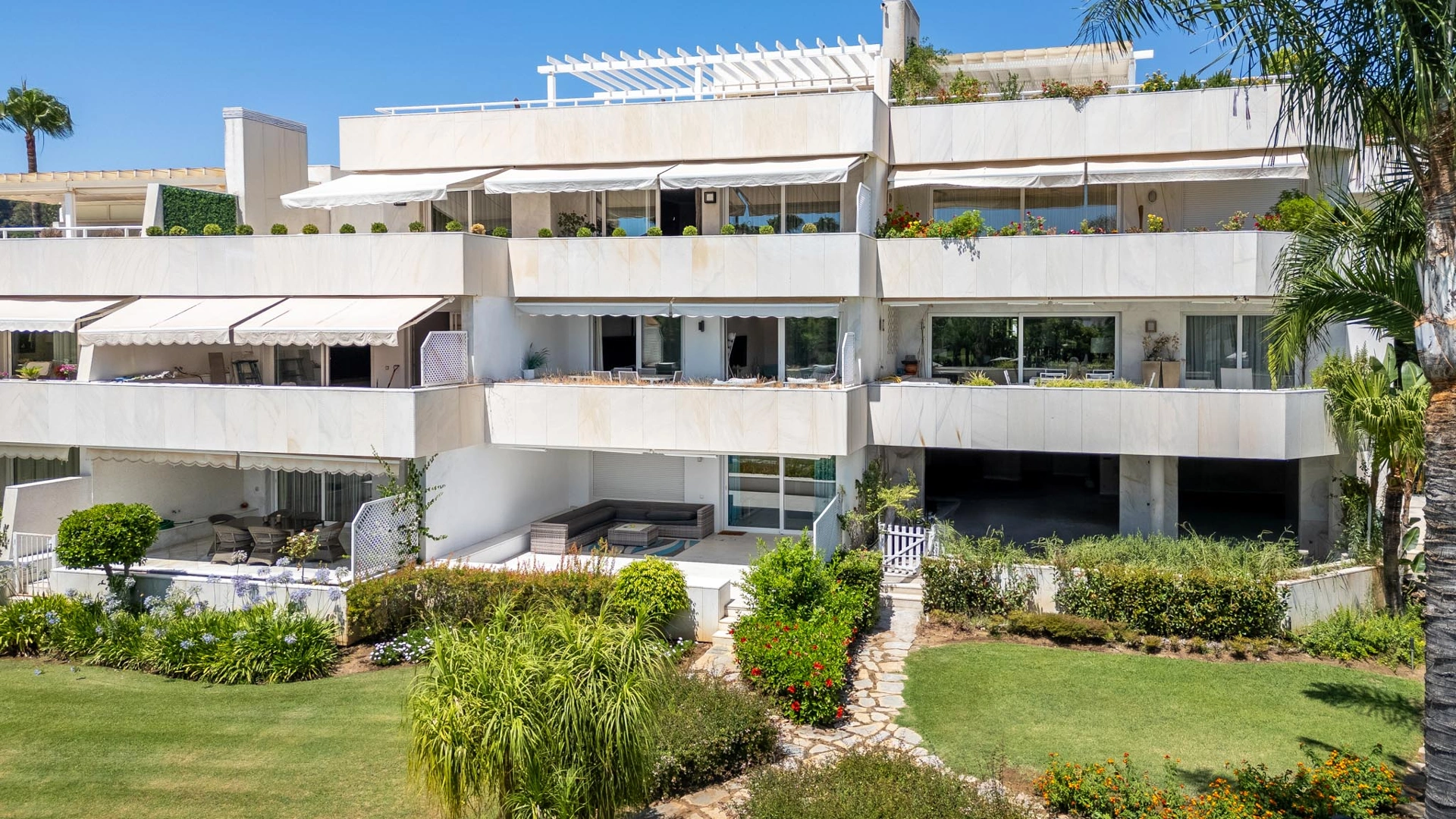 Apartamento en venta en Nueva Andalucia, Marbella