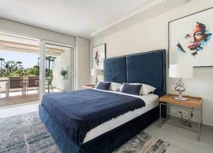 ELEGANTE APARTAMENTO CON TERRAZA Y AMENIDADES PREMIUM EN NUEVA ANDALUCÍA