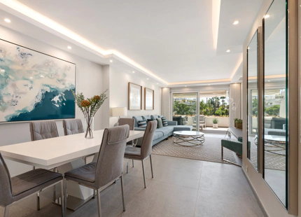 ELEGANTE APARTAMENTO CON TERRAZA Y AMENIDADES PREMIUM EN NUEVA ANDALUCÍA