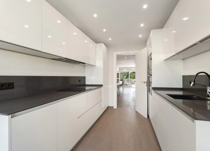 ELEGANTE APARTAMENTO CON TERRAZA Y AMENIDADES PREMIUM EN NUEVA ANDALUCÍA
