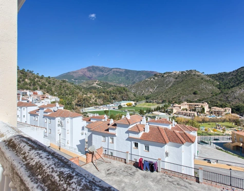 Town House for sale in Benahavis Centro