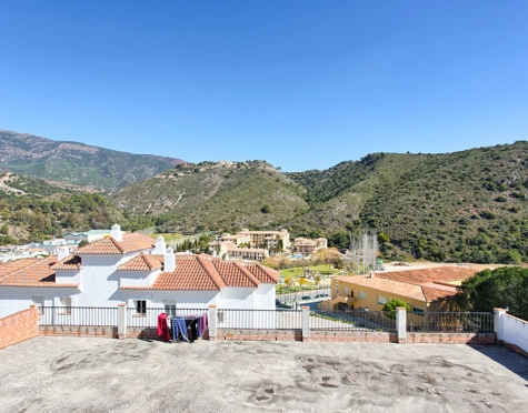 Town House for sale in Benahavis Centro