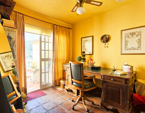 Town House for sale in Benahavis Centro