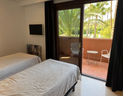 Apartment for sale in Mar Azul, Estepona East