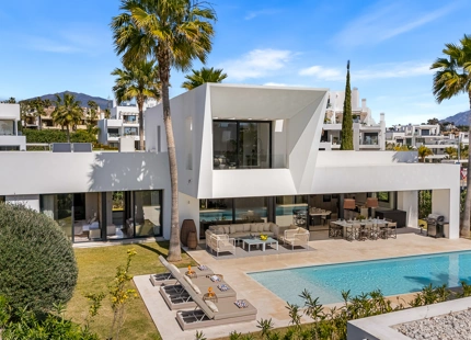 EXQUISITE NEW-BUILD VILLA WITH SEA VIEWS ON THE NEW GOLDEN MILE