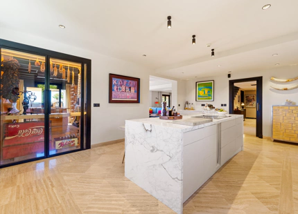 LUJOSO ÁTICO DÚPLEX CON VISTAS PANORÁMICAS EN LA MILLA DE ORO DE MARBELLA
