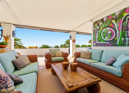 LUJOSO ÁTICO DÚPLEX CON VISTAS PANORÁMICAS EN LA MILLA DE ORO DE MARBELLA