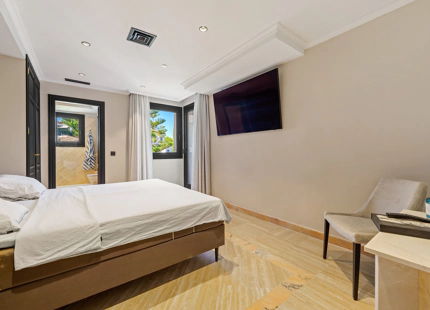 LUJOSO ÁTICO DÚPLEX CON VISTAS PANORÁMICAS EN LA MILLA DE ORO DE MARBELLA