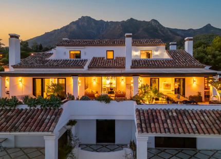 LUJOSO ÁTICO DÚPLEX CON VISTAS PANORÁMICAS EN LA MILLA DE ORO DE MARBELLA