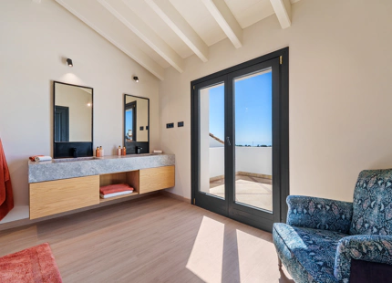 LUJOSO ÁTICO DÚPLEX CON VISTAS PANORÁMICAS EN LA MILLA DE ORO DE MARBELLA