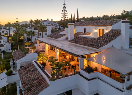 LUJOSO ÁTICO DÚPLEX CON VISTAS PANORÁMICAS EN LA MILLA DE ORO DE MARBELLA