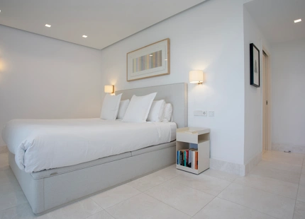 RENOVATED APARTMENT WITH GOLF AND PARTIAL SEA VIEWS IN GUADALMINA ALTA