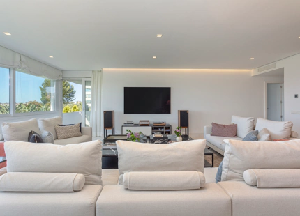 RENOVATED APARTMENT WITH GOLF AND PARTIAL SEA VIEWS IN GUADALMINA ALTA