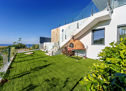 VILLA CONTEMPORÁNEA CON VISTAS PANORÁMICAS AL MAR Y A LA MONTAÑA EN BENALMÁDENA